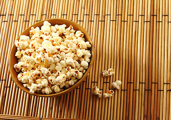 포토 JPG 해외이미지 접시 길 음식 백그라운드 다이어트 건강 옥수수 사람없음 컵 노란색 텔레비전 침묵 흰색 사발 닫기 맛 컨테이너 자르기 극장 수집 먹기 필름 영화 상쾌 팝콘 소금 버터 솜털 내추럴 판지 고립 사일로 절임 짠맛 팝 캐러멜 해외202004 해외포토 식기 감정 산업 컬러 컨셉 모션 문화예술 디저트 곡류 전자제품 소리 사기그릇 파일형식 이미지허브