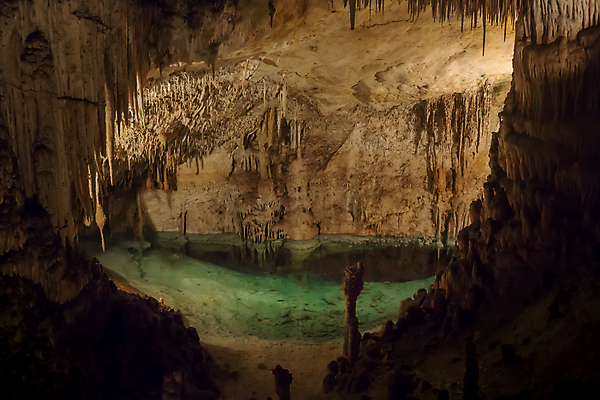 포토 JPG 해외이미지 모양 유럽 호수 벽 여행 백그라운드 자연 표면 산 실내 풍경 사람없음 야외 물 여행객 평화 바위 구멍 동굴 스페인 지하 내추럴 깊이 땅바닥 방법 옛날 종유석 지질 지질학 해외202004 해외포토 자연요소 교육 나라 컨셉 바닥 사람 내부 돌_바위 생태계 파일형식 이미지허브