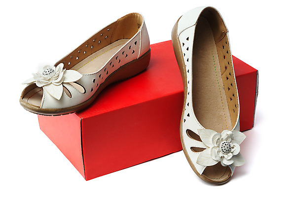 포토 JPG 해외이미지 디자인 옷 여자 신발 새로움 사람 사람없음 쇼핑 유행 흰색 쌍 가죽 오브젝트 흰배경 고립 해외202004 해외포토 컬러 백그라운드 컨셉 파일형식 이미지허브