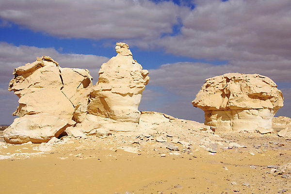 포토 JPG 해외이미지 모래 파도 여행 백그라운드 아프리카 자연 하늘 바람 휴가 건조 요정 이집트 풍경 사람없음 야외 여름 파란색 모래사장 햇빛 갈색 노란색 머리 버섯 사막 바위 흰색 뜨거움 황무지 땅 사파리 부식 분필 지역 사하라 내추럴 석회암 지질학 해외202004 해외포토 자연요소 계절 교육 나라 바다 컬러 날씨 신체부위 태양 암석 돌_바위 초크 생태계 파일형식 이미지허브