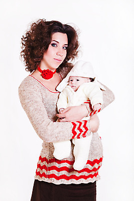 포토 JPG 해외이미지 백인 여자 딸 행복 어린이 가족 포옹 엄마 휴식 건강 사랑 사람 두명 침묵 임신 흰색 자녀 아기 신생아 잡기 유머 아빠 작음 피부 순수 형제 장면 걸음마 고립 해외202004 해외포토 서양인 남자 감정 컬러 컨셉 관계 안기 모션 신체부위 소리 크기 파일형식 이미지허브