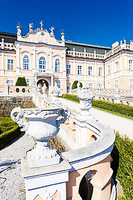 포토 JPG 해외이미지 외관 유럽 여행 건축양식 난간 미술 사람없음 야외 건물 궁전 세계여행 역사 체코 보헤미아 옛날 해외202004 해외포토 건축물 건축 나라 고건축 문화예술 세계 파일형식 이미지허브