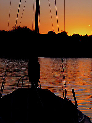 포토 JPG 해외이미지 나무 계절 호수 스포츠 바다 여행 요트 오렌지 교통시설 항해 사람없음 빨간색 물 강 태양 항구 일몰 가을 만 숲 모터보트 네비게이션 해외202004 해외포토 자연요소 식물 컬러 교통 배_교통 과일 노을 시설 파일형식 이미지허브