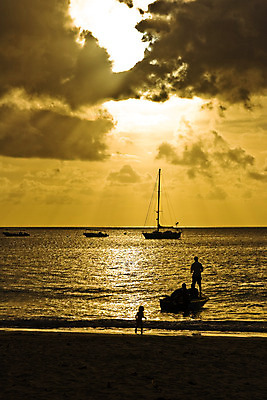 포토 JPG 해외이미지 전신 구름 실루엣 어린이 바다 섬 여행 가족 그림자 서기 성인 야외 두명 여름 햇빛 일몰 보트 저녁 해외202004 해외포토 자연요소 계절 배_교통 관계 모션 촬영기법 사람 태양 노을 야간 파일형식 이미지허브