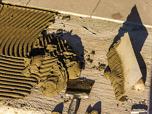 포토 JPG 해외이미지 모양 직업 라이프스타일 손 남자 산업 백그라운드 건축양식 바닥 주택 기술 실내 사람 사람없음 건물 쌓기 방 장비 욕실 공구 업무 작업 도자기 밀기 덧셈 모종삽 타일 정사각형 시멘트 계약자 석고 설치 업그레이드 접착제 콘크리트 프로젝트 해외202004 해외포토 도형 건축물 건축 모션 내부 생활 신체부위 도구 수학 풀_접착제 삽 계약 파일형식 이미지허브