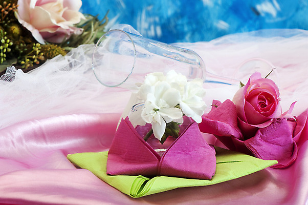 포토 JPG 해외이미지 접시 꽃 결혼 크리스마스 부활절 사람없음 장식 파티 요식업 저녁식사 흰색 아침식사 메뉴 냅킨 기회 종이접기 점심식사 성찬식 세례 접기 해외202004 해외포토 식물 식기 기념일 산업 종이 컬러 모션 이벤트 식사 파일형식 이미지허브