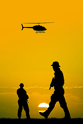 포토 JPG 해외이미지 남자 실루엣 무기 유니폼 일러스트 하늘 서기 경비 사람없음 일몰 군인 권총 용기 수비 헬리콥터 보호 충돌 준비 군용 전쟁 보안 육군 병정 전사 애국심 장교 해외202004 해외포토 직업 그릇 옷 컨셉 모션 비행기 군대 촬영기법 안전 사람 노을 총 국군 파일형식 이미지허브