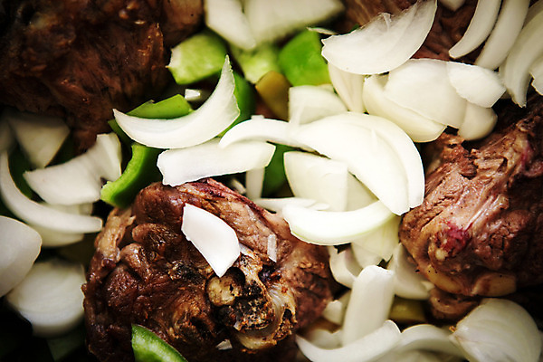 포토 JPG 해외이미지 전통 음식 채소 양파 감자 건강 육류 요리 사람없음 가로 금속 숟가락 식사 저녁식사 당근 소고기 신선 뜨거움 수프 냄비 허브 국자 아일랜드 양고기 핸드메이드 해외202004 해외포토 식물 유럽 식재료 재질 주방용품 뿌리채소 수저 솥 파일형식 이미지허브