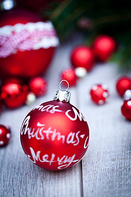 포토 JPG 해외이미지 크리스마스장식 크리스마스 실내 사람없음 아웃포커스 오너먼트 나무배경 해외202004 해외포토 기념일 백그라운드 촬영기법 내부 파일형식 이미지허브