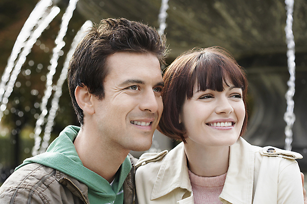 포토 JPG 해외이미지 백인 라이프스타일 커플 공원 행복 유럽 2 관계 휴가 갈색머리 함께함 사랑 한명 미소 사람 20대 성인 야외 30대 갈색 여행객 프랑스 도시 결합 분수 만족 주말 프랑스어 앞머리 해외202004 해외포토 서양인 문자 1 헤어스타일 공공시설 감정 나라 컬러 컨셉 표정 청년 생활 장년 파일형식 이미지허브