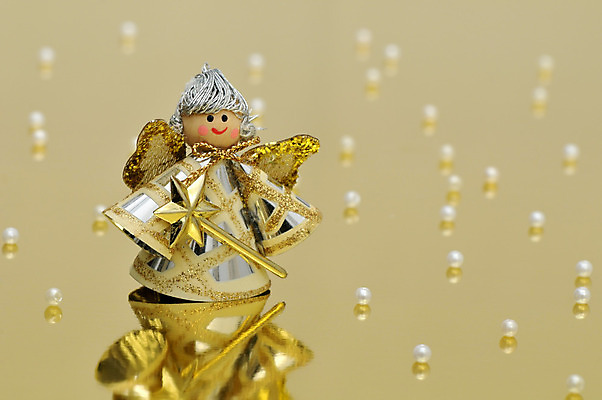 포토 JPG 해외이미지 백그라운드 크리스마스장식 천사 사람없음 빛 반사 흰색 황금 은색 광택 핸드메이드 카피스페이스 해외202004 해외포토 컬러 크리스마스 공백 파일형식 이미지허브