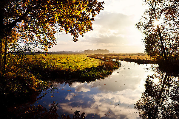 포토 JPG 해외이미지 나무 구름 실루엣 호수 밭 곡선 오렌지 자연 하늘 표면 풍경 사람없음 야외 물 파란색 빛 강 햇빛 태양 반사 노란색 일출 가을 시골 연못 땅 네덜란드 운하 해외202004 해외포토 자연요소 식물 계절 유럽 선 컬러 농업 과일 촬영기법 노을 생태계 파일형식 이미지허브