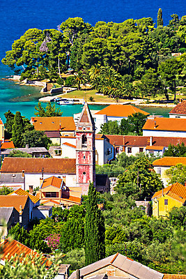 포토 JPG 해외이미지 나무 전통 유럽 바다 섬 건축양식 휴가 주택 파노라마 풍경 사람없음 건물 초록색 여름 파란색 교회 여행객 마을 탑 바위 도시 만 역사 지중해 언덕 그림 타운 크로아티아 수도원 옛날 채널 해외202004 해외포토 식물 건축물 계절 건축 나라 컬러 종교건축 촬영기법 사람 돌_바위 파일형식 이미지허브