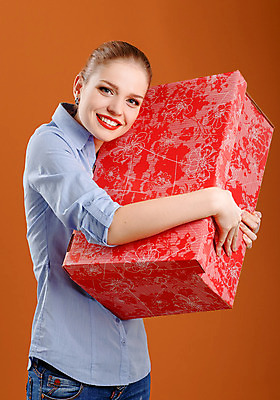 포토 JPG 해외이미지 백인 모델 1 라이프스타일 여자 기념일 행복 리본 얼굴 백그라운드 크리스마스 휴가 선물 한명 사람 이벤트 성인 빨간색 쇼핑 상자 유행 놀람 기쁨 흰색 축하 생일 긍정 고립 해외202004 해외포토 서양인 감정 컬러 컨셉 표정 생활 신체부위 파일형식 이미지허브