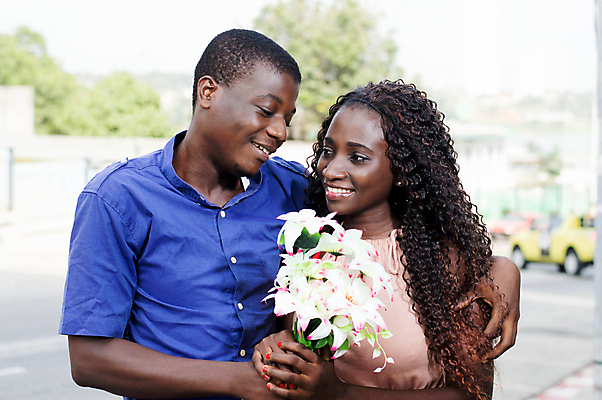 포토 JPG 해외이미지 커플 여자 딸 감정 얼굴 데이트 가족 함께함 사랑 서기 웃음 사람 성인 두명 친구 예절 부드러움 해외202004 해외포토 컨셉 관계 모션 표정 신체부위 감각 파일형식 이미지허브