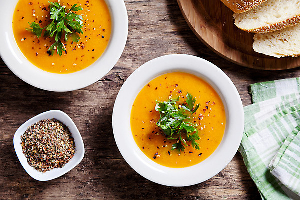 포토 JPG 해외이미지 전통 계절 음료 음식 겨울 채소 오렌지 호박 양파 감자 실내 파슬리 건강 요리 사람없음 초록색 컬러풀 갈색 노란색 검은색 식사 저녁식사 당근 샐러드 흰색 사발 맛 수프 허브 향신료 유기농 심플 브런치 소금 후추 스쿼시 내추럴 점심식사 입가심 채식주의자 핸드메이드 강황 비건 해외202004 해외포토 식물 웰빙 스포츠 컬러 컨셉 과일 식재료 뿌리채소 내부 구기 사기그릇 채식 향미료 파일형식 이미지허브