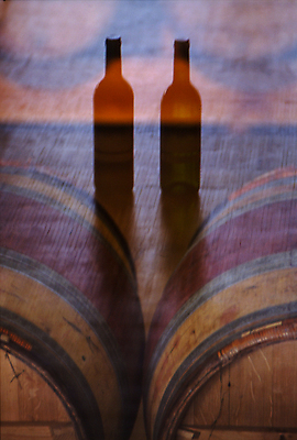 포토 JPG 해외이미지 사람없음 와인병 오크통 와인통 해외202004 해외포토 병_용기 와인 파일형식 이미지허브