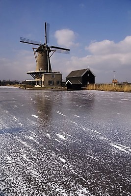 포토 JPG 해외이미지 구름 겨울 자연 하늘 풍경 사람없음 건물 강 얼음 우정 풍차 추위 서리 천연기념물 외양간 길가 해외202004 해외포토 자연요소 건축물 계절 친구 생태계 파일형식 이미지허브