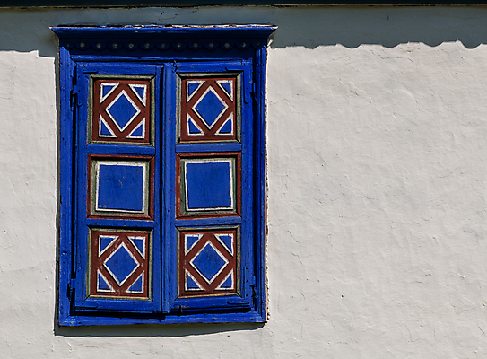 포토 JPG 해외이미지 전통 디자인 외관 유럽 문화 벽 여행 백그라운드 패턴 건축양식 창문 주택 프레임 미술 여러명 사람없음 야외 건물 목재 장식 파란색 컬러풀 문 마을 수확 흰색 그림 질감 복고 루마니아 셔터 옛날 스타일 해외202004 해외포토 나무 건축물 건축 나라 컬러 다수 무늬 농업 재료 문화예술 사람 파일형식 이미지허브