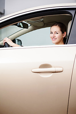 포토 JPG 해외이미지 백인 1 라이프스타일 응시 여자 행복 도로 무기 여행 의자 비즈니스 창문 교통시설 자동차 새로움 실내 한명 미소 안전 사람 앉기 20대 성인 여름 청춘 거울 운전 벨트 바퀴 운전사 야간 속도 모터 방식 해외202004 해외포토 자연요소 서양인 직업 시선 잡화 계절 감정 길 육상교통 가구 교통 컨셉 모션 표정 청년 내부 생활 시설 파일형식 이미지허브