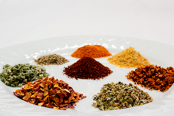 포토 JPG 해외이미지 음식 재료 고추 양파 피망 요리 사람없음 빨간색 요리사 검은색 맛 가루 향신료 후추 성분 해외202004 해외포토 직업 컬러 컨셉 채소 향미료 파일형식 이미지허브