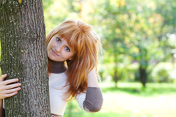포토 JPG 해외이미지 백인 1 학생 계절 공원 여자 행복 백그라운드 단풍 잎 자연 날씨 휴식 건강 한명 미소 사람 성인 야외 10대 청춘 노란색 기쁨 가을 표현 황금 숲 주말 빨간머리 땅바닥 사춘기 해외202004 해외포토 서양인 식물 헤어스타일 공공시설 감정 컬러 컨셉 청소년 바닥 표정 생태계 파일형식 이미지허브