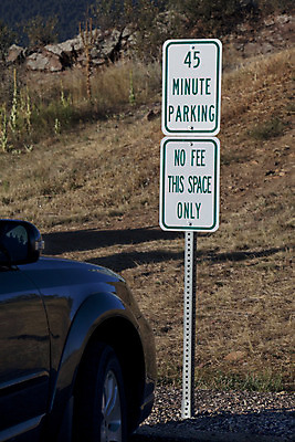 포토 JPG 해외이미지 공원 자동차 산 경고 사람없음 가로 바퀴 주차 사인 그만 무료 수수료 해외202004 해외포토 공공시설 육상교통 요금 파일형식 이미지허브