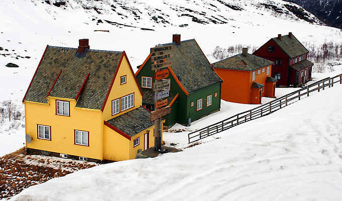 포토 JPG 해외이미지 전통 외관 계절 유럽 겨울 건축양식 자연 날씨 산 주택 파노라마 노르웨이 풍경 사람없음 야외 건물 목재 마을 얼음 침묵 추위 흰색 시골 클래식 북쪽 스칸디나비아 해외202004 해외포토 자연요소 나무 건축물 건축 나라 컬러 컨셉 재료 촬영기법 소리 방향 생태계 파일형식 이미지허브
