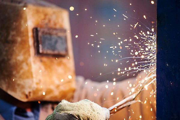 포토 JPG 해외이미지 직업 1 손 남자 산업 안경 장갑 공장 불 노동자 작업복 가면 안전 사람 사람없음 빛 금속 힘 장비 공구 손전등 잡기 작업 뜨거움 작업실 기술자 수리 제조 보호 헬멧 철 무거움 공학 용접 용접공 조작 철강 해외202004 해외포토 자연요소 잡화 옷 교육 컨셉 공업 모션 재질 조명 신체부위 도구 무게 보호장비 파일형식 이미지허브