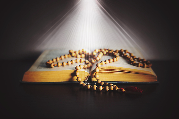 포토 JPG 해외이미지 기독교 종교 십자가 목걸이 탁자 조명 부활절 사람없음 목재 책 빛 교회 믿음 성경 희망 천주교 기도 예수 영혼 이슬람교 심볼 심플 열정 신성 묵주 용서 숭배 신앙심 옛날 힌두교 해외202004 해외포토 나무 기념일 감정 가구 컨셉 재료 장신구 종교용품 종교건축 건물 신_종교 파일형식 이미지허브