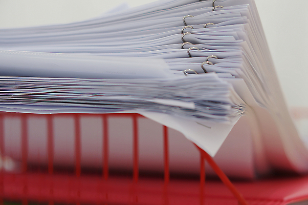 포토 JPG 해외이미지 학생 교육 종이 컨셉 비즈니스 학교 회의 직장 사람없음 빨간색 스터디 사무실 쌓기 환경 사무용품 자료 정보 흰색 메시지 편지 읽기 책상 문서 페이지 조언 평야 해외202004 해외포토 컬러 가구 회사 모션 자연 문구용품 학습 파일형식 이미지허브