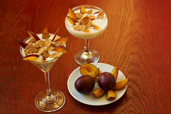 포토 JPG 해외이미지 그릇 음료 음식 과일 유리 디저트 건강 사람없음 빨간색 여름 파란색 우유 추위 흰색 달콤 아침식사 먹기 크림 상쾌 자두 요거트 뮤즐리 해외202004 해외포토 식기 계절 감정 컬러 모션 재질 유제품 식사 맛 파일형식 이미지허브