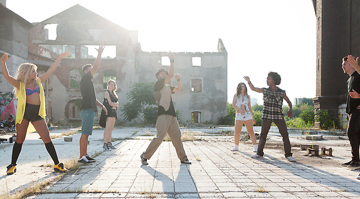 포토 JPG 해외이미지 백인 행복 문화 흑인 기술 힙합 미소 소녀 여러명 친구 청춘 운동 유행 공연 연주자 댄서 도시 그룹 정사각형 다민족 랩 많음 해외202004 해외포토 도형 서양인 직업 여자 감정 어린이 음악 다수 컨셉 관계 표정 건강 사람 이벤트 음악가 파일형식 이미지허브