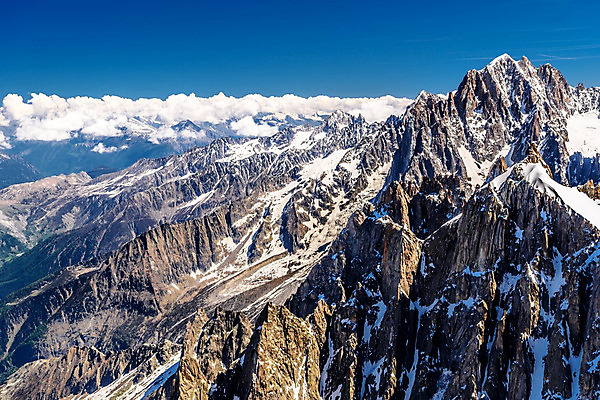 포토 JPG 해외이미지 구름 계절 유럽 여행 백그라운드 겨울 자연 하늘 휴가 스키 산 파노라마 풍경 사람없음 야외 가로 파란색 얼음 추위 프랑스 흰색 고급 역 정상 고도 스위스 빙하 알프스 장면 프랑스어 샤모니 절정 해외202004 해외포토 자연요소 문자 나라 컬러 컨셉 교통시설 겨울스포츠 촬영기법 생태계 파일형식 이미지허브