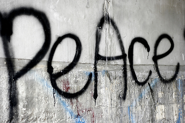 포토 JPG 해외이미지 벽 사랑 미술 사람없음 평화 검은색 페인트 바위 하트 도시 그래피티 심볼 그런지 콘크리트 해외202004 해외포토 모양 감정 컬러 컨셉 문화예술 돌_바위 낙서 그림 파일형식 이미지허브