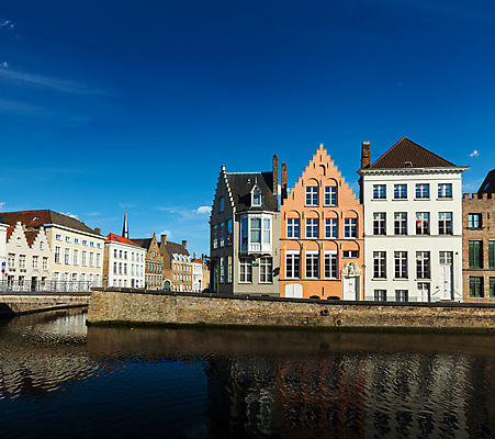 포토 JPG 해외이미지 주간 유럽 여행 건축양식 주택 풍경 사람없음 건물 물 강 햇빛 반사 중세 재산 배열 운하 벨기에 일렬 줄서기 채널 해외202004 해외포토 자연요소 건축물 건축 나라 모션 금융 태양 역사 서유럽 파일형식 이미지허브