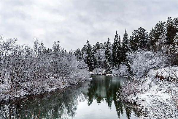 포토 JPG 해외이미지 모양 나무 구름 계절 여행 겨울 자연 하늘 날씨 휴가 풍경 사람없음 야외 목재 물 강 반사 냉동 추위 가을 흰색 개울 숲 12월 서리 장면 1월 내추럴 눈내림 해외202004 해외포토 자연요소 식물 컬러 재료 눈_날씨 날짜 생태계 파일형식 이미지허브