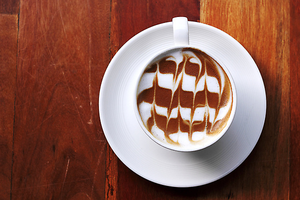 포토 JPG 해외이미지 디자인 커피 음료 음식 백그라운드 미술 사람없음 컵 갈색 상점 거품 카페 우유 흰색 뜨거움 아침식사 책상 카푸치노 에스프레소 중독 라떼 모카 카페인 해외202004 해외포토 식기 컬러 가구 문화예술 유제품 식사 파일형식 이미지허브