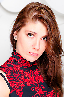 포토 JPG 해외이미지 백인 모델 1 라이프스타일 응시 여자 행복 감정 유럽 얼굴 백그라운드 한명 미소 웃음 사람 성인 빨간색 머리 유행 카메라 화장품 흰색 신선 화려 우아함 슛 노려봄 유일 표현성 해외202004 해외포토 서양인 시선 나라 컬러 컨셉 표정 생활 신체부위 전자제품 뷰티 파일형식 이미지허브