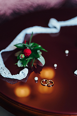 포토 JPG 해외이미지 전통 커플 꽃 결혼 백그라운드 2 가족 관계 결혼식 남편 관리 사랑 사람없음 금속 신혼여행 흰색 축하 반지 황금 보석 약혼 이혼 해외202004 해외포토 식물 감정 컬러 컨셉 장신구 재질 이벤트 광석 약속 파일형식 이미지허브