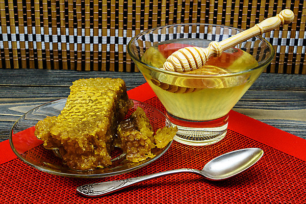 포토 JPG 해외이미지 꽃 음식 백그라운드 재료 자연 유리 디저트 건강 사람없음 목재 약 노란색 주방 숟가락 흐름 흰색 신선 항아리 투명 액체 막대기 사발 황금 붓기 달콤 맛 떨어짐 아침식사 냄비 상품 설탕 먹기 오브젝트 국자 유기농 시럽 꿀 벌집 내추럴 고립 밀랍 어려움 해외202004 해외포토 나무 식물 웰빙 컬러 컨셉 의학 모션 재질 주방용품 수저 식사 도자기 사기그릇 솥 생태계 파일형식 이미지허브