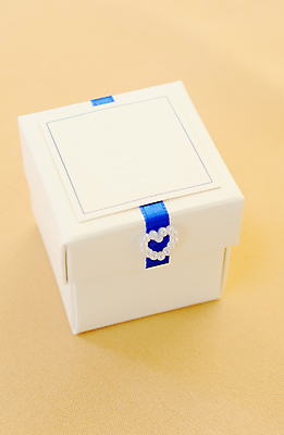 포토 JPG 해외이미지 전통 리본 결혼 결혼식 선물 사랑 사람없음 장식 파란색 상자 파티 흰색 하트 고급 묘사 접수 해외202004 해외포토 모양 감정 컬러 컨셉 이벤트 파일형식 이미지허브