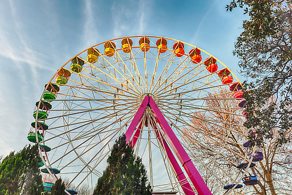 포토 JPG 해외이미지 공원 여행 백그라운드 하늘 휴가 사람없음 야외 빨간색 파란색 축제 기쁨 수확 흰색 바퀴 원형 승차 큼 흥분 회전목마 공평 강렬 고립 옛날 해외202004 해외포토 도형 공공시설 감정 컬러 농업 모션 놀이기구 크기 파일형식 이미지허브