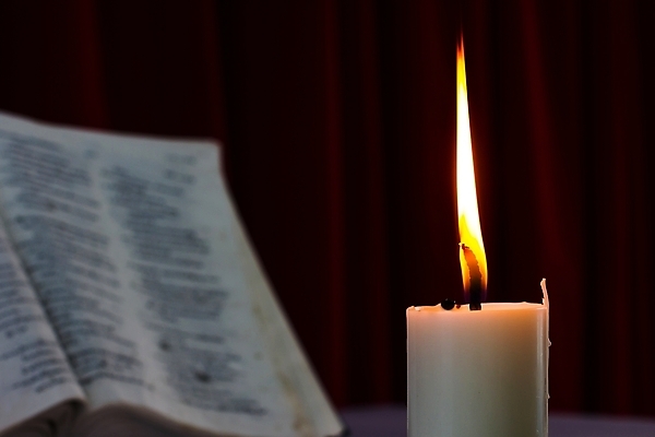 포토 JPG 해외이미지 교육 기독교 종교 종이 백그라운드 텍스트 불 추상 불꽃 프레임 사람없음 책 빛 교회 믿음 성경 어둠 희망 수확 골동품 기도 오픈 역사 야간 소프트포커스 복고 샹들리에 문학 증거 페이지 신성 보관소 신앙심 노화 해외202004 해외포토 자연요소 감정 컨셉 무늬 농업 종교용품 조명 촬영기법 저장 파일형식 이미지허브