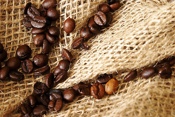 포토 JPG 해외이미지 커피 음료 농업 가방 재료 아침 콩 씨앗 사람없음 농작물 갈색 검은색 어둠 카페 에너지 직물 신선 맛 아침식사 작음 굽기 만취 삼베 질감 아로마 캔버스 자루 에스프레소 양조 카페인 해외202004 해외포토 주간 식물 잡화 산업 컬러 컨셉 곡류 상점 식사 크기 구이 술취함 파일형식 천_직물 이미지허브