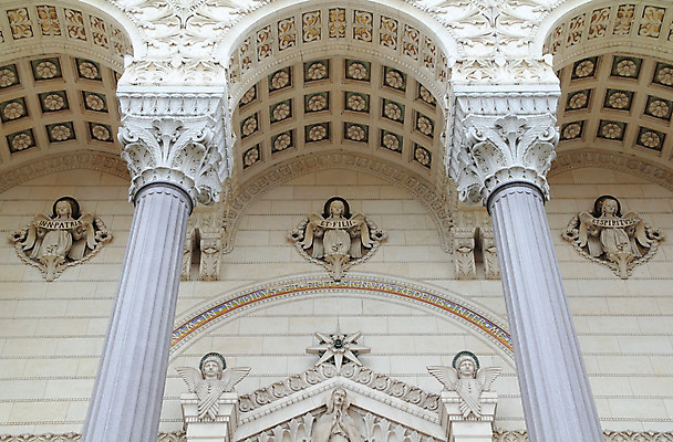 포토 JPG 해외이미지 종교 조각 건축양식 천사 사람없음 교회 천주교 바위 신성 바실리카 숭배 해외202004 해외포토 건축 종교건축 건물 돌_바위 파일형식 이미지허브
