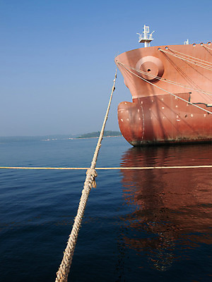 포토 JPG 해외이미지 주간 밧줄 사람없음 야외 묶기 유조선 해외202004 해외포토 자연요소 줄 모션 파일형식 이미지허브