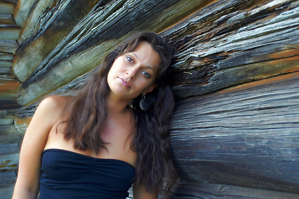 포토 JPG 해외이미지 여자 얼굴 벽 백그라운드 갈색머리 한명 사람 여러명 건물 목재 유행 목장 시골 신선 날씬함 질감 통나무 그런지 해외202004 해외포토 나무 1 헤어스타일 건축물 다수 재료 신체부위 몸매 파일형식 이미지허브