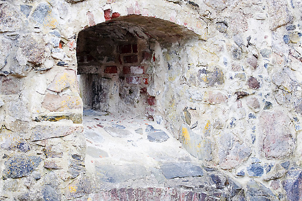 포토 JPG 해외이미지 별 벽 벽돌 사람없음 빨간색 노란색 봄 회색 구멍 성 파멸 해외202004 해외포토 자연요소 건축물 계절 컬러 컨셉 파일형식 소멸 이미지허브