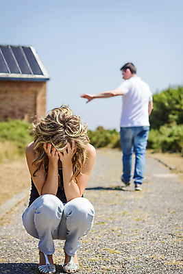 포토 JPG 해외이미지 백인 커플 여자 남자 결혼 컨셉 관계 남편 스트레스 함께함 사랑 성인 두명 슬픔 분노 표현 아내 좌절 울음 충돌 싸움 문제 불만 곤란 부정적 분쟁 우울증 이혼 트러블 해외202004 해외포토 서양인 감정 모션 표정 사람 이벤트 질병 파일형식 이미지허브